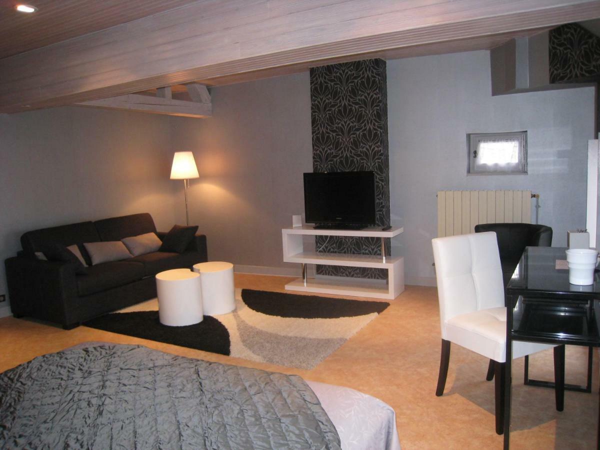 La Chambre D'Amis La Costignieres Montgueux エクステリア 写真
