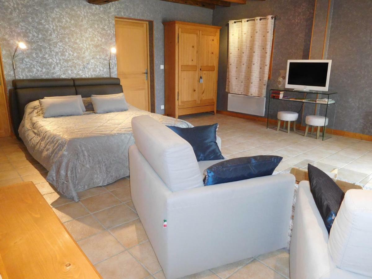 La Chambre D'Amis La Costignieres Montgueux エクステリア 写真