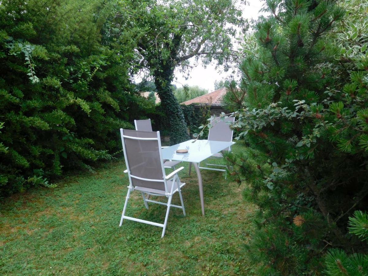 La Chambre D'Amis La Costignieres Montgueux エクステリア 写真