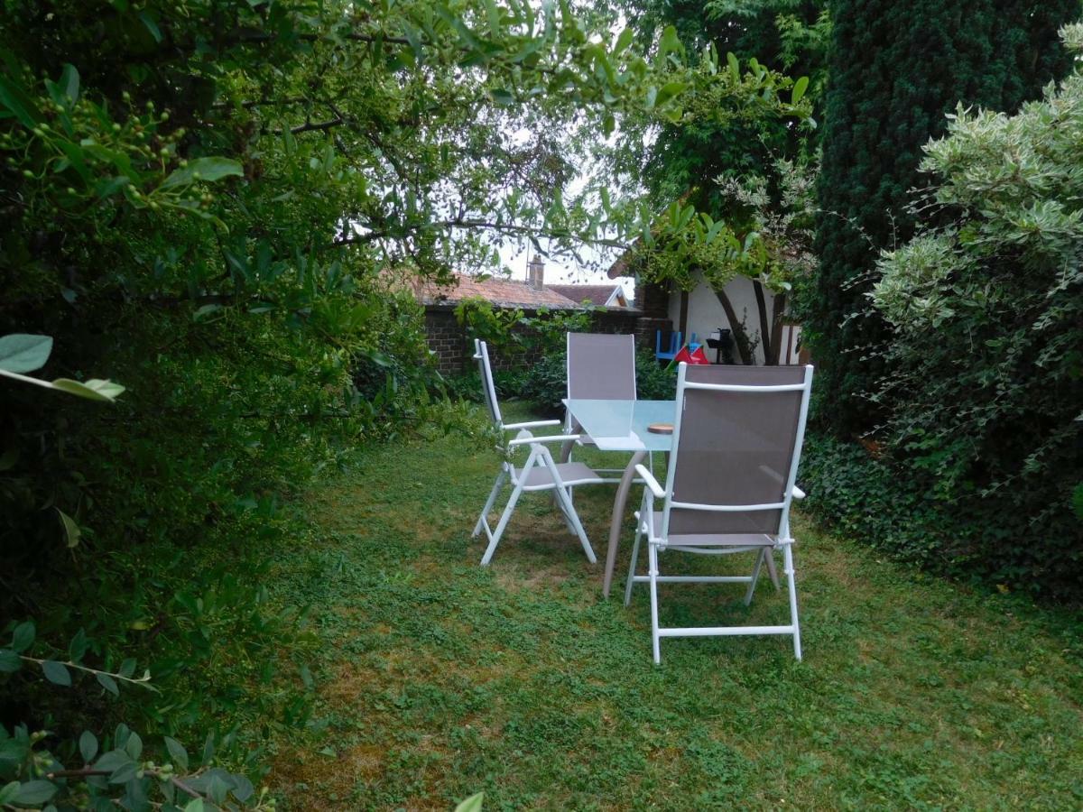 La Chambre D'Amis La Costignieres Montgueux エクステリア 写真